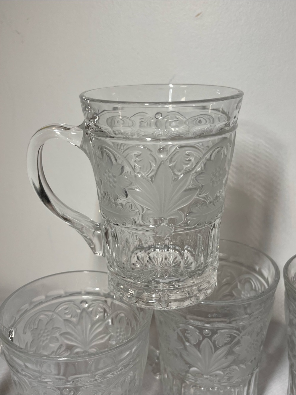 Mikasa Floral Trellis mugs
distinctive frosted flower pattern
6 Piece
Like NEW